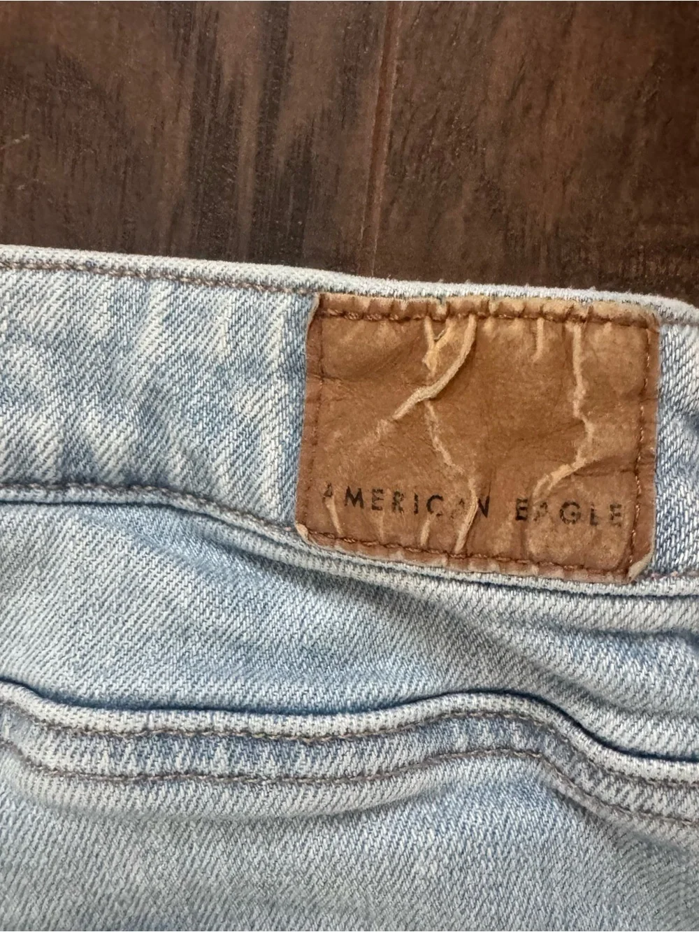 American Eagle Size 4 Lightwash Strigid Mom Jeans
